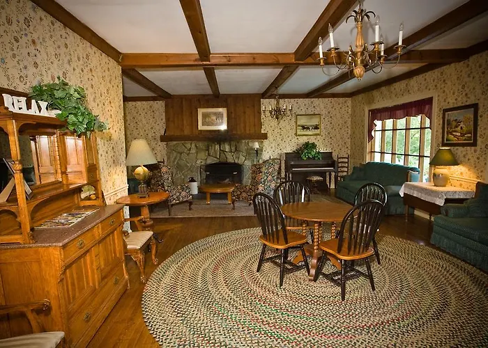 Winter Clove Inn & Resort